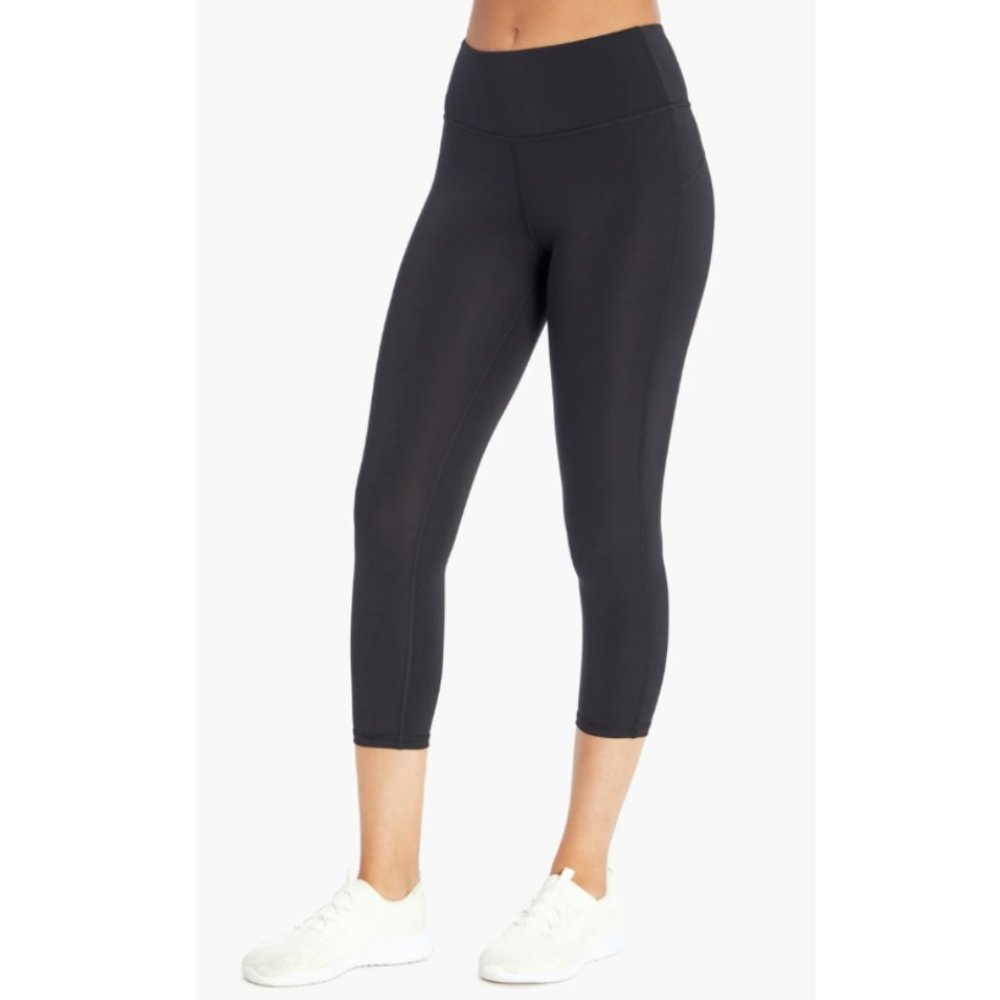Marika Sport Solid Capri Legging Black
